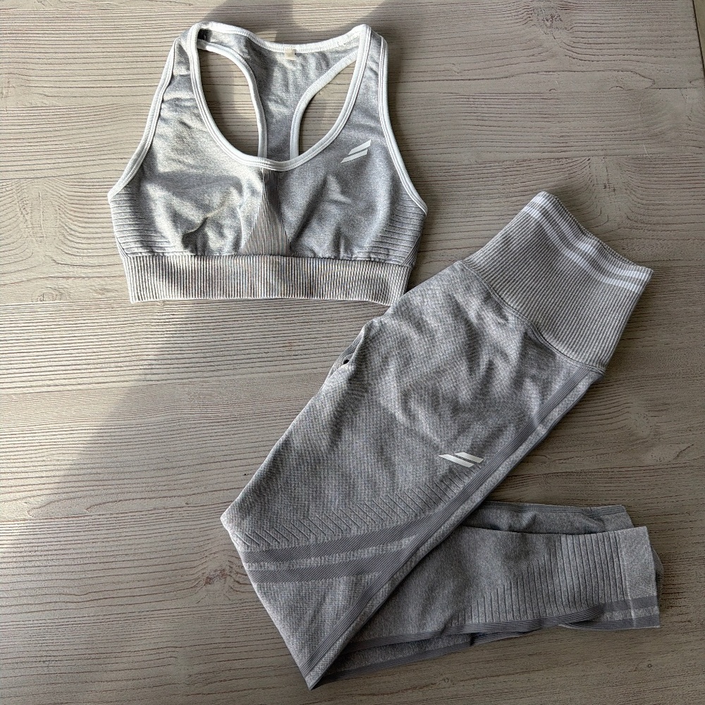 DOYOUEVEN Grey Sporta Bra/Scrunch Legging Active Set